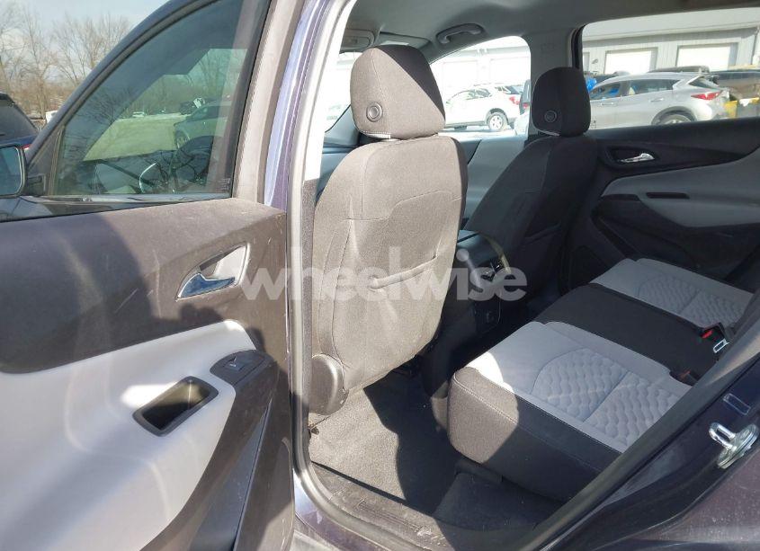 Photo 8 of 2018 Chevrolet Equinox LT (VIN 3GNAXJEV5JS528080)