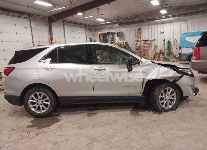 Photo 13 of 2018 Chevrolet Equinox LT (VIN 3GNAXJEV5JS534736)