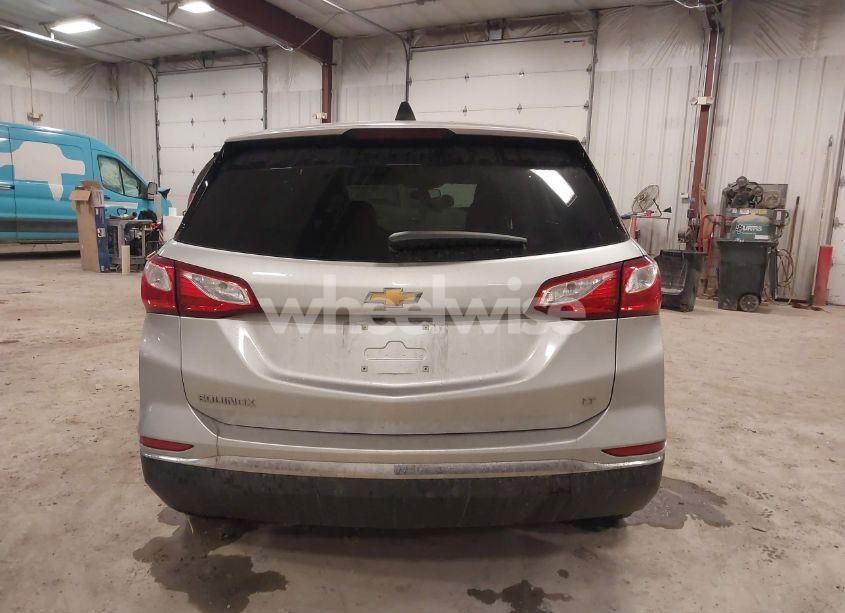 Photo 16 of 2018 Chevrolet Equinox LT (VIN 3GNAXJEV5JS534736)