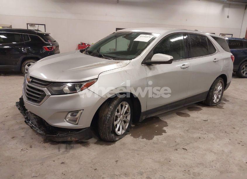 Photo 2 of 2018 Chevrolet Equinox LT (VIN 3GNAXJEV5JS534736)