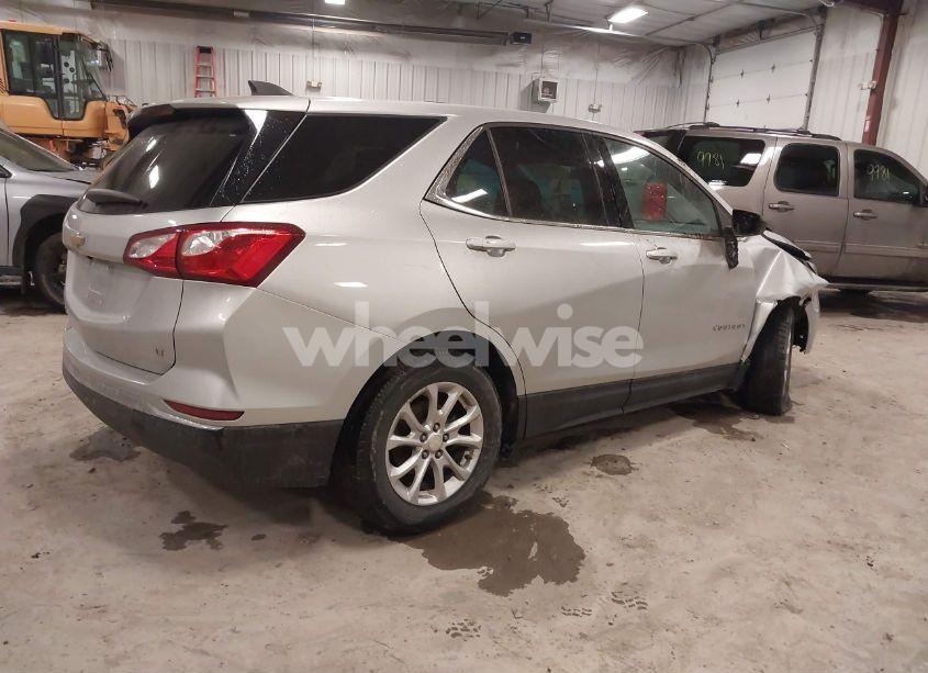 Photo 4 of 2018 Chevrolet Equinox LT (VIN 3GNAXJEV5JS534736)