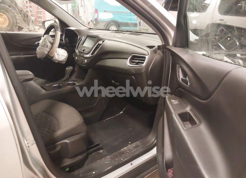 Photo 5 of 2018 Chevrolet Equinox LT (VIN 3GNAXJEV5JS534736)