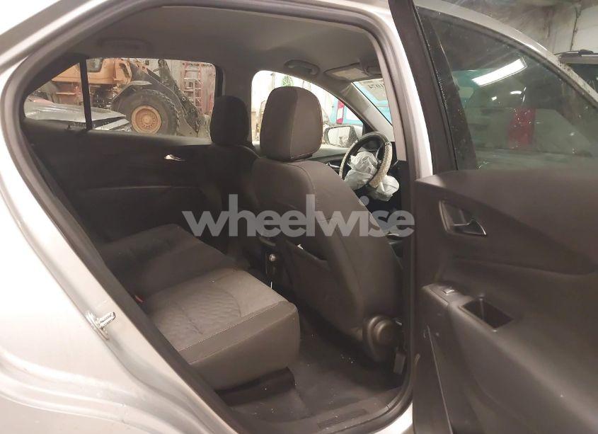 Photo 8 of 2018 Chevrolet Equinox LT (VIN 3GNAXJEV5JS534736)