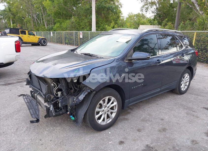 Photo 2 of 2018 Chevrolet Equinox LT (VIN 3GNAXJEV5JS560592)