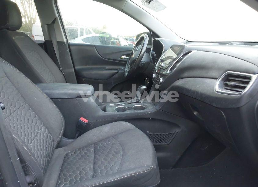 Photo 5 of 2018 Chevrolet Equinox LT (VIN 3GNAXJEV5JS560592)