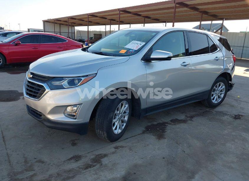 Photo 2 of 2018 Chevrolet Equinox LT (VIN 3GNAXJEV5JS564190)