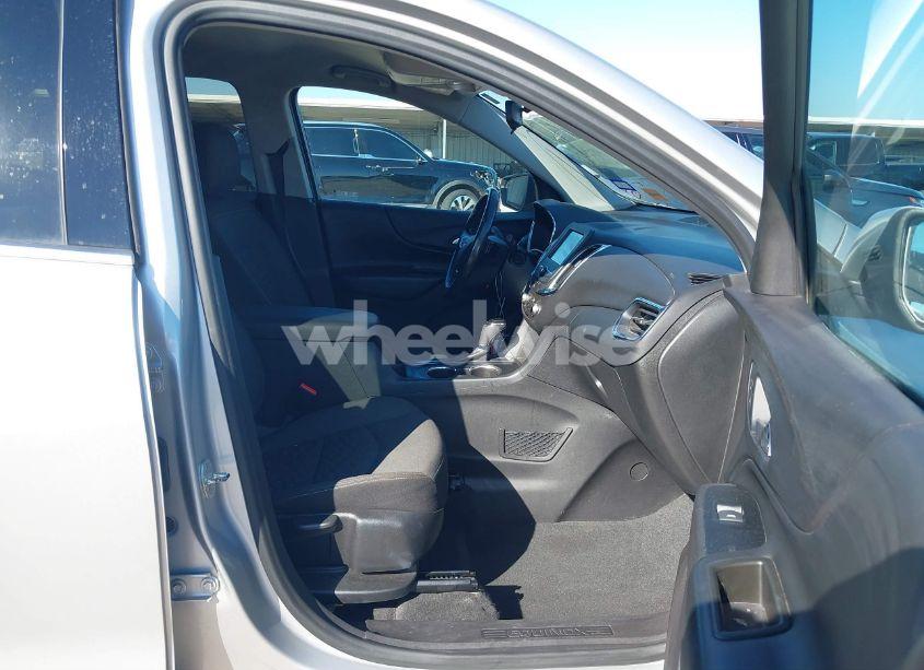 Photo 5 of 2018 Chevrolet Equinox LT (VIN 3GNAXJEV5JS564190)