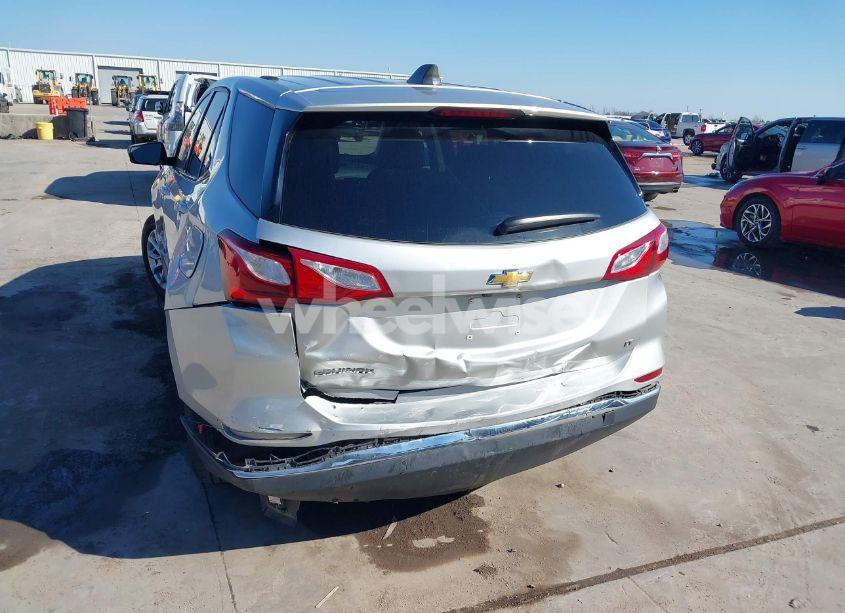 Photo 6 of 2018 Chevrolet Equinox LT (VIN 3GNAXJEV5JS564190)