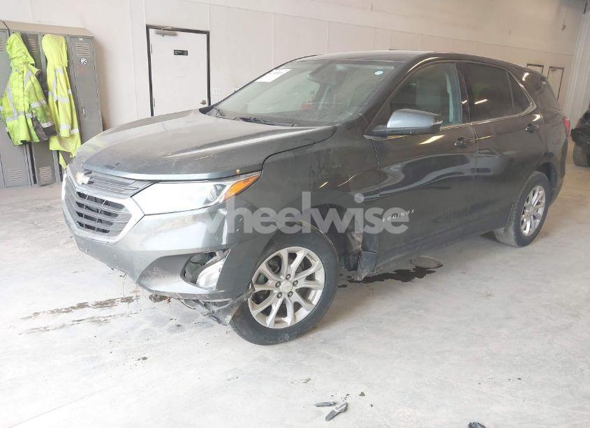 Photo 2 of 2018 Chevrolet Equinox LT (VIN 3GNAXJEV5JS569101)