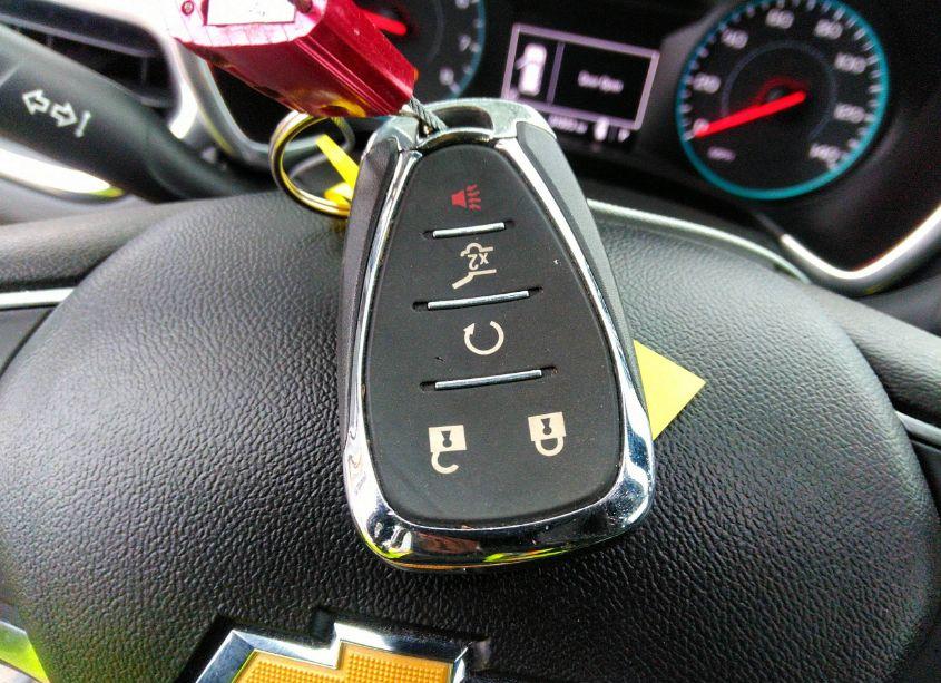 Photo 11 of 2018 Chevrolet Equinox LT (VIN 3GNAXJEV5JS611721)