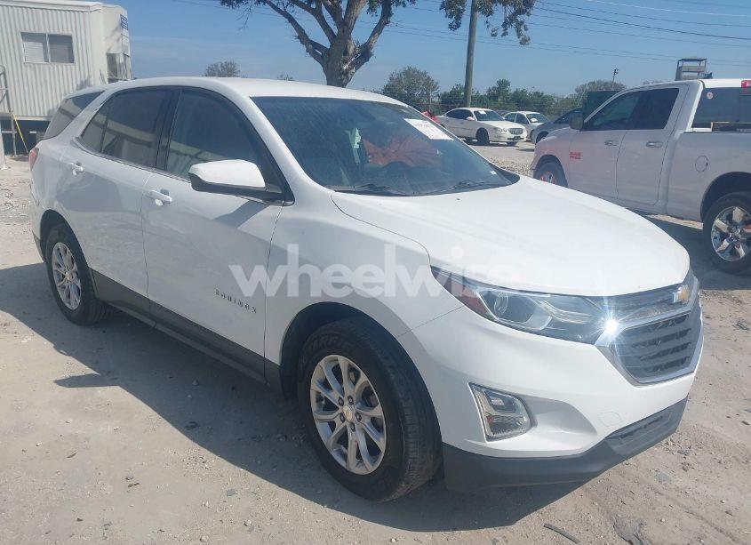 2018 Chevrolet Equinox LT (VIN 3GNAXJEV5JS634061) main photo