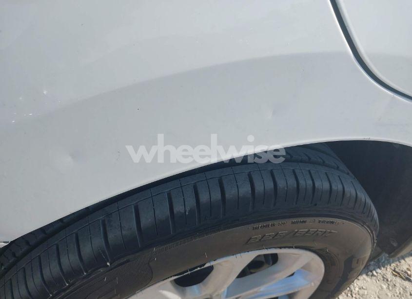 Photo 17 of 2018 Chevrolet Equinox LT (VIN 3GNAXJEV5JS634061)