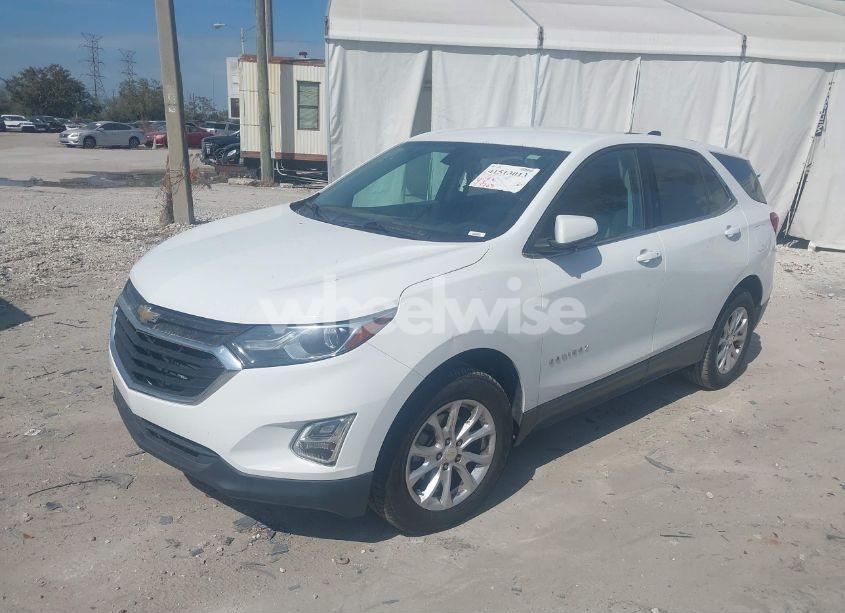 Photo 2 of 2018 Chevrolet Equinox LT (VIN 3GNAXJEV5JS634061)