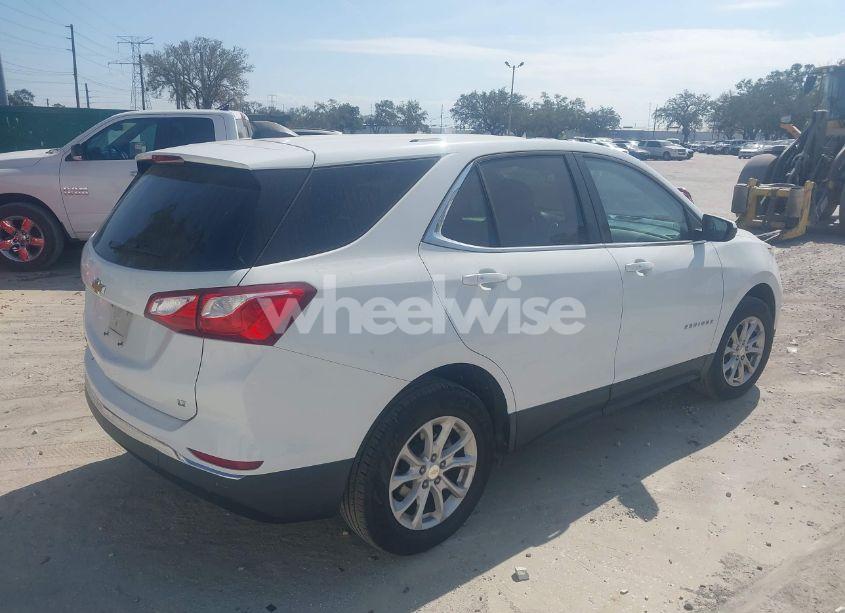 Photo 4 of 2018 Chevrolet Equinox LT (VIN 3GNAXJEV5JS634061)