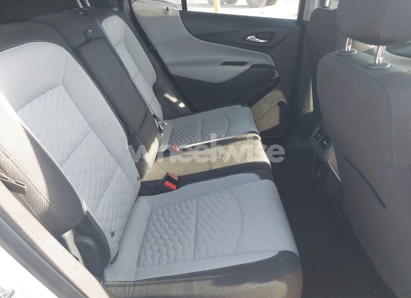 Photo 8 of 2018 Chevrolet Equinox LT (VIN 3GNAXJEV5JS634061)