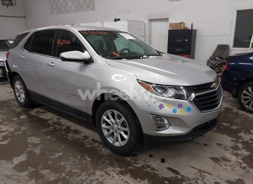 2018 Chevrolet Equinox LT (VIN 3GNAXJEV5JS645481) main photo