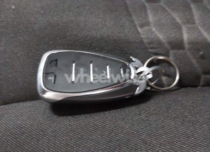 Photo 11 of 2018 Chevrolet Equinox LT (VIN 3GNAXJEV5JS645481)