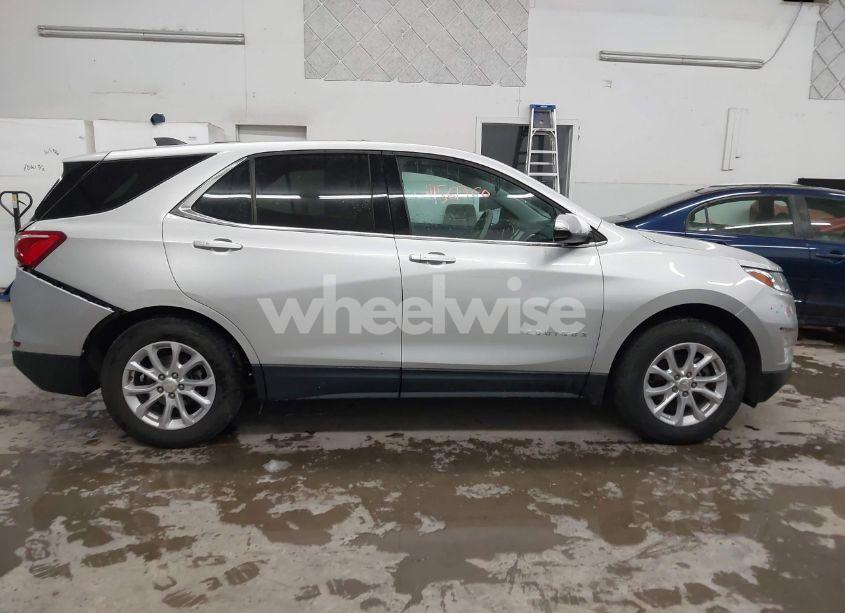 Photo 13 of 2018 Chevrolet Equinox LT (VIN 3GNAXJEV5JS645481)