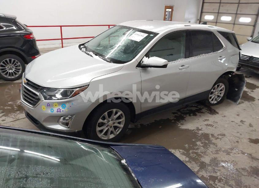 Photo 2 of 2018 Chevrolet Equinox LT (VIN 3GNAXJEV5JS645481)