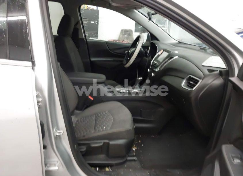 Photo 5 of 2018 Chevrolet Equinox LT (VIN 3GNAXJEV5JS645481)