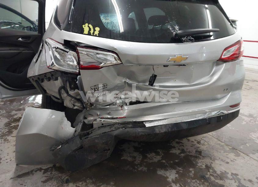 Photo 6 of 2018 Chevrolet Equinox LT (VIN 3GNAXJEV5JS645481)