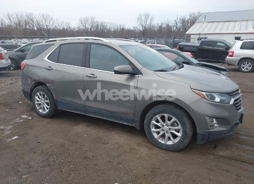 2018 Chevrolet Equinox LT (VIN 3GNAXJEV6JS593245) main photo