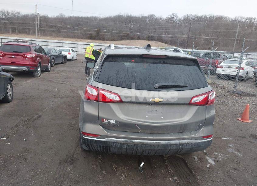 Photo 16 of 2018 Chevrolet Equinox LT (VIN 3GNAXJEV6JS593245)