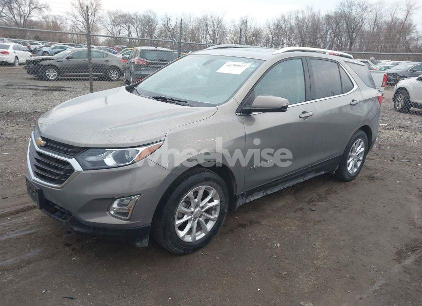 Photo 2 of 2018 Chevrolet Equinox LT (VIN 3GNAXJEV6JS593245)