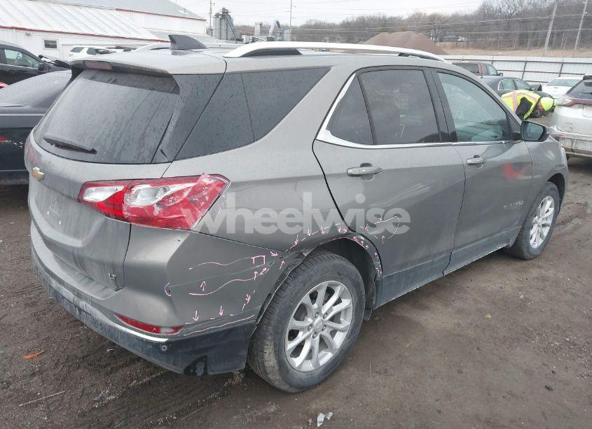 Photo 4 of 2018 Chevrolet Equinox LT (VIN 3GNAXJEV6JS593245)