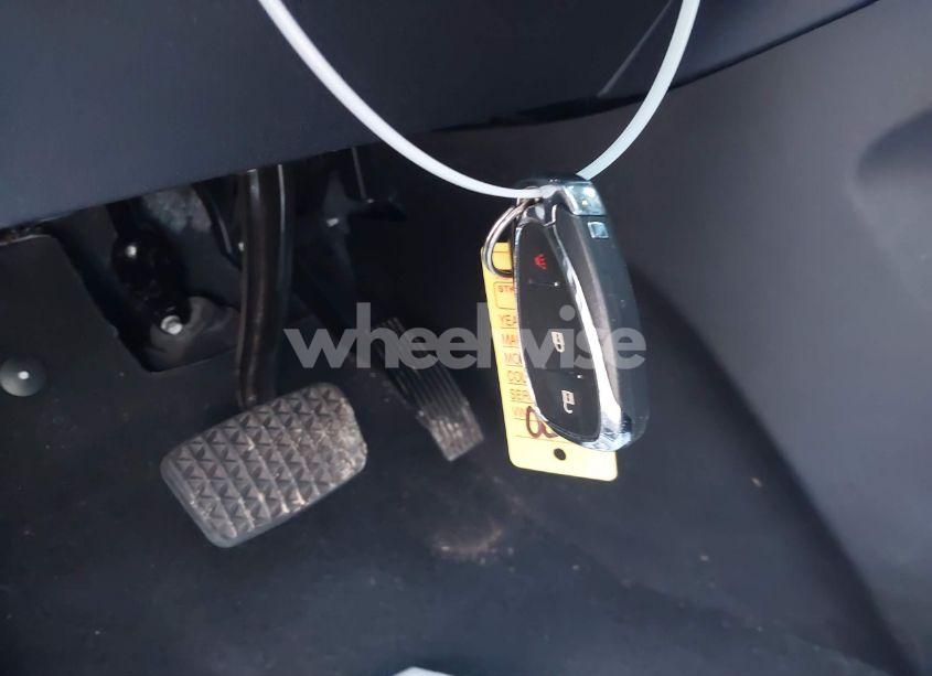 Photo 11 of 2018 Chevrolet Equinox LT (VIN 3GNAXJEV6JS630679)