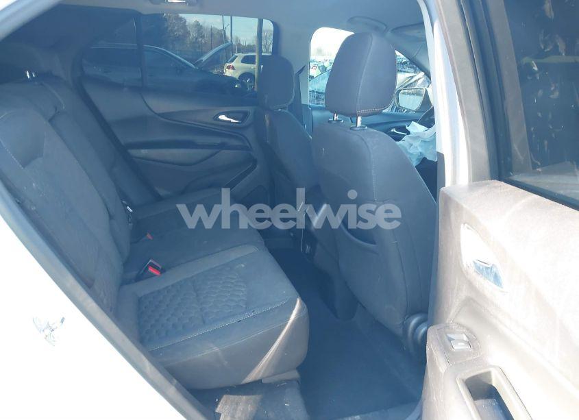 Photo 8 of 2018 Chevrolet Equinox LT (VIN 3GNAXJEV6JS630679)