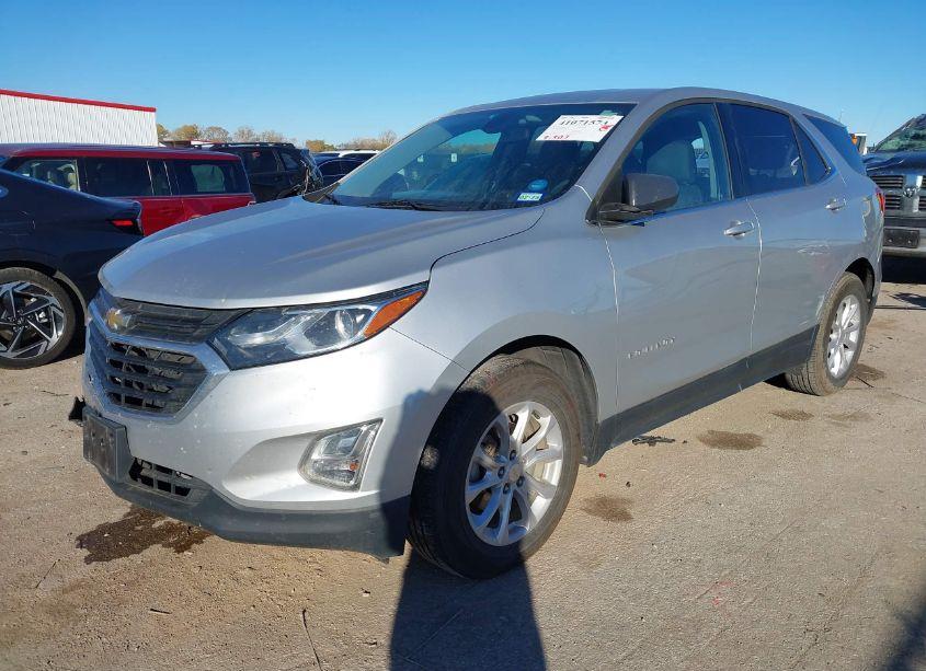 Photo 2 of 2018 Chevrolet Equinox LT (VIN 3GNAXJEV6JS631699)