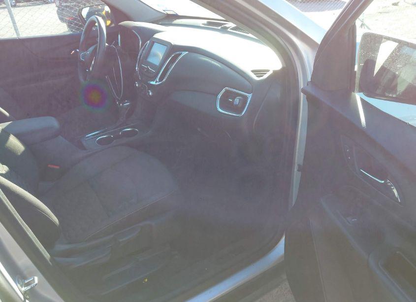 Photo 5 of 2018 Chevrolet Equinox LT (VIN 3GNAXJEV6JS631699)