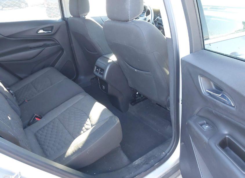 Photo 8 of 2018 Chevrolet Equinox LT (VIN 3GNAXJEV6JS631699)