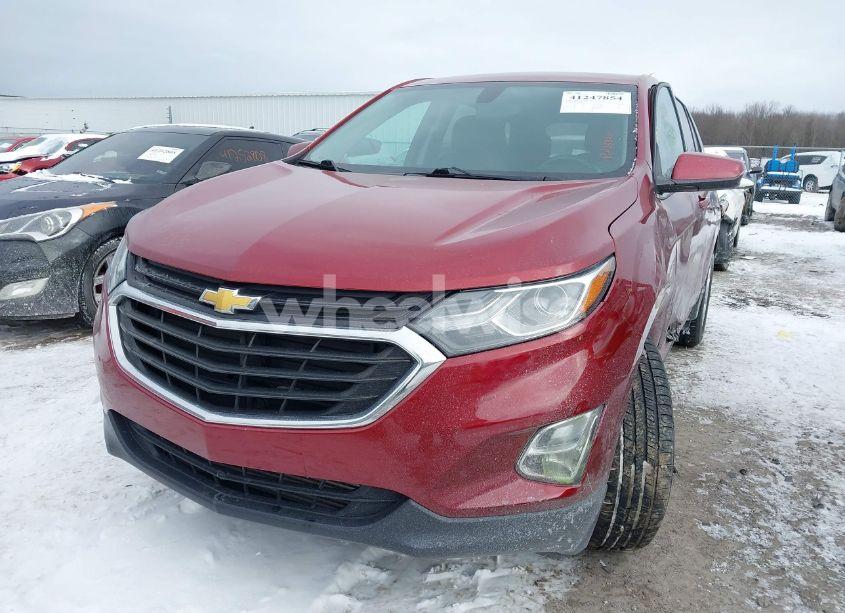 Photo 2 of 2018 Chevrolet Equinox LT (VIN 3GNAXJEV6JS642850)