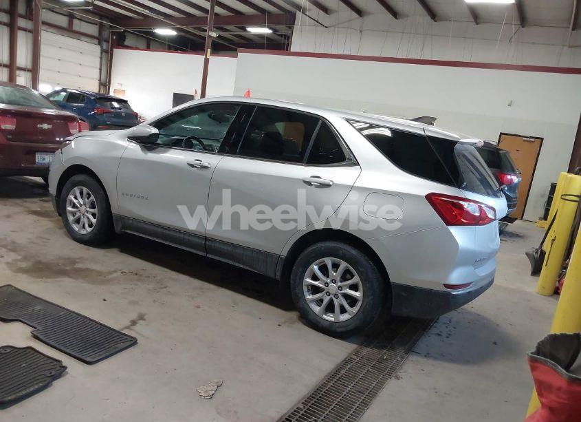 Photo 3 of 2020 Chevrolet Equinox FWD 2FL (VIN 3GNAXJEV6LS510464)