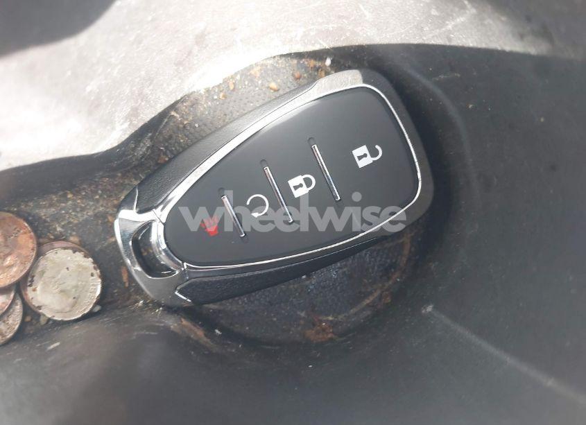 Photo 11 of 2018 Chevrolet Equinox LT (VIN 3GNAXJEV7JL163928)