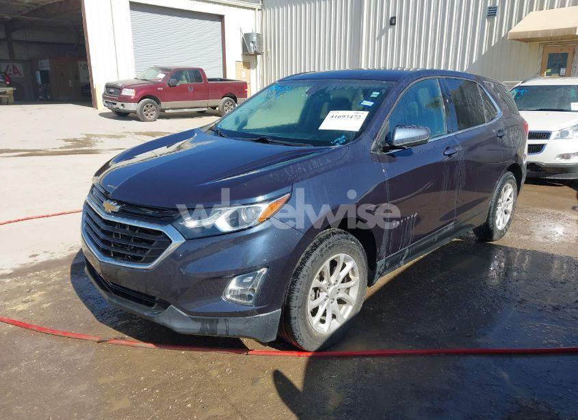 Photo 2 of 2018 Chevrolet Equinox LT (VIN 3GNAXJEV7JL163928)