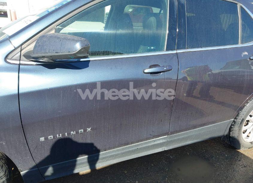 Photo 6 of 2018 Chevrolet Equinox LT (VIN 3GNAXJEV7JL163928)