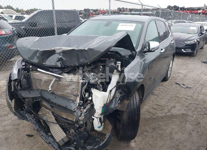 Photo 2 of 2018 Chevrolet Equinox LT (VIN 3GNAXJEV7JS506789)