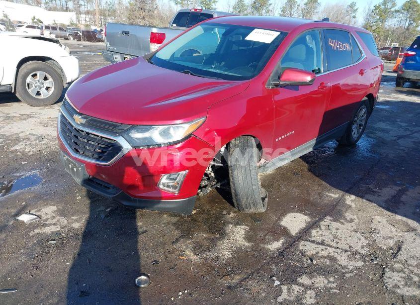 Photo 2 of 2018 Chevrolet Equinox LT (VIN 3GNAXJEV7JS524581)