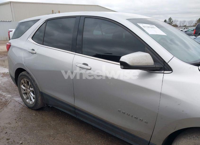 Photo 13 of 2018 Chevrolet Equinox LT (VIN 3GNAXJEV7JS530154)