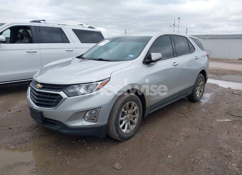 Photo 2 of 2018 Chevrolet Equinox LT (VIN 3GNAXJEV7JS530154)