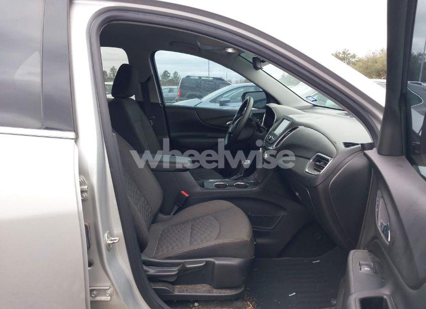 Photo 5 of 2018 Chevrolet Equinox LT (VIN 3GNAXJEV7JS530154)