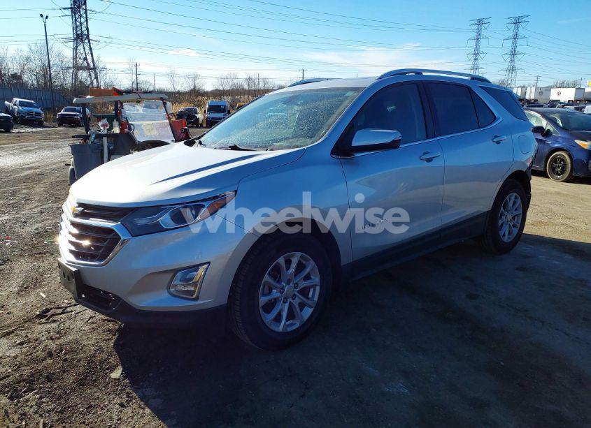 Photo 2 of 2018 Chevrolet Equinox LT (VIN 3GNAXJEV7JS645482)