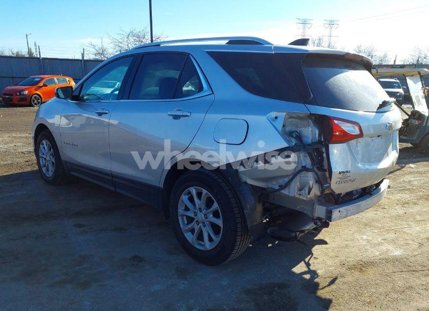 Photo 3 of 2018 Chevrolet Equinox LT (VIN 3GNAXJEV7JS645482)