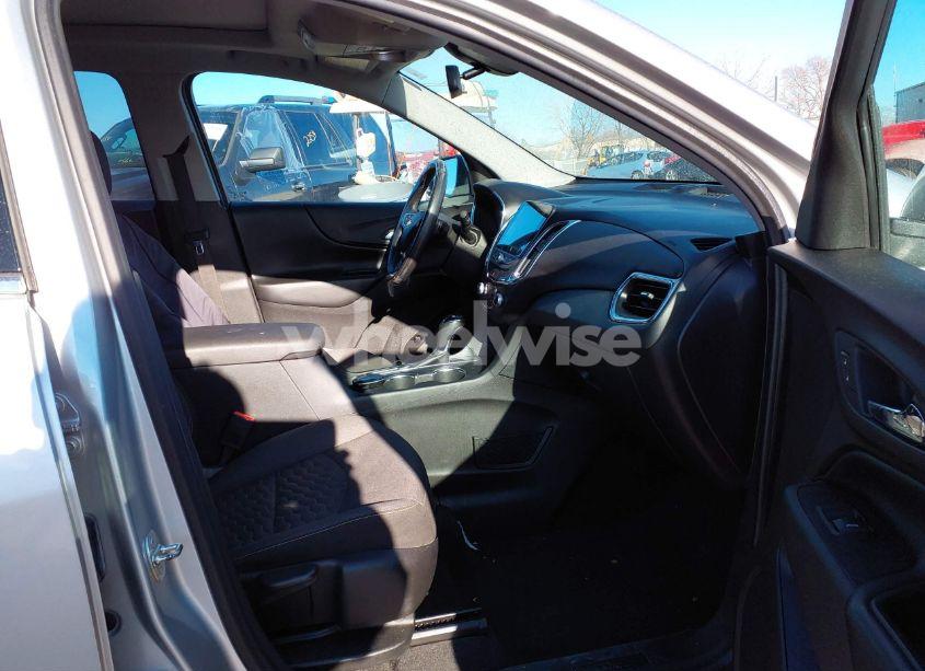 Photo 5 of 2018 Chevrolet Equinox LT (VIN 3GNAXJEV7JS645482)