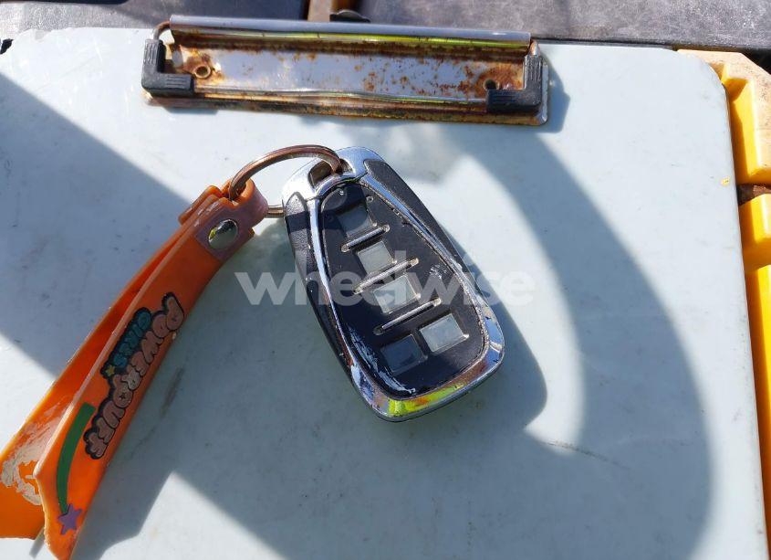 Photo 11 of 2018 Chevrolet Equinox LT (VIN 3GNAXJEV8JL128847)