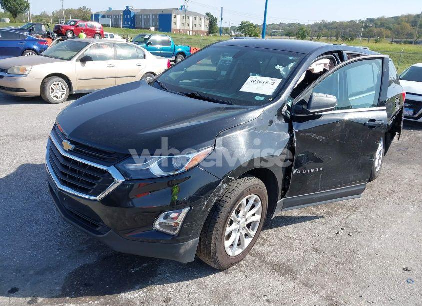 Photo 2 of 2018 Chevrolet Equinox LT (VIN 3GNAXJEV8JL128847)