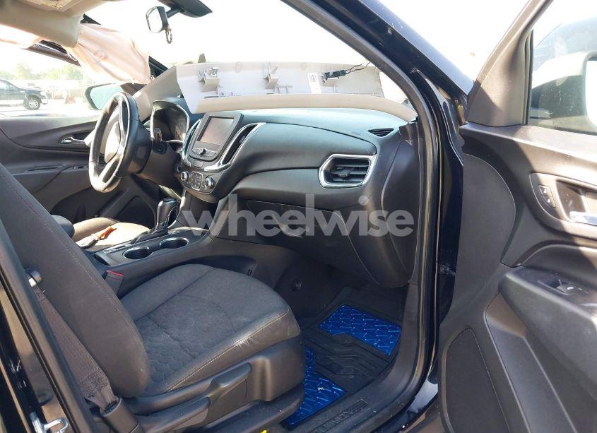 Photo 5 of 2018 Chevrolet Equinox LT (VIN 3GNAXJEV8JL128847)